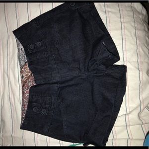 Mid rise short-shorts